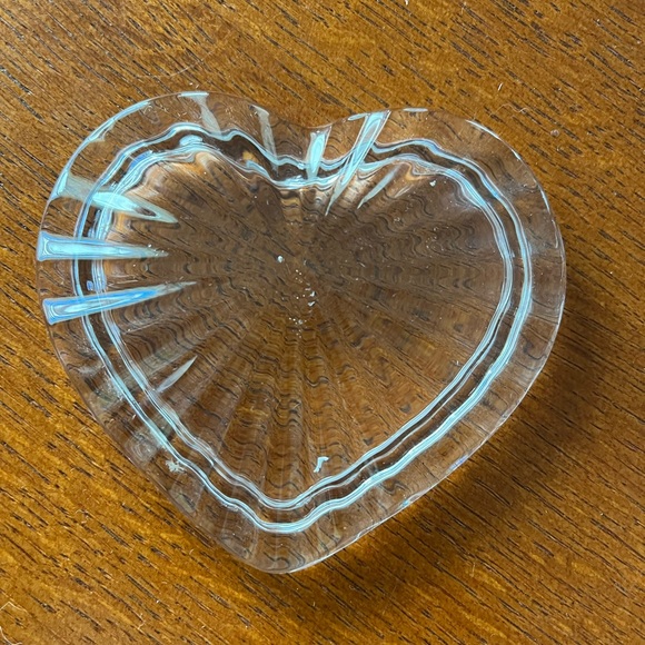 Heart shaped trinket box with lid - Picture 5 of 7